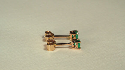 Aretes topos oro amarillo con esmeralda natural - ARA055