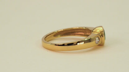 Anillo oro amarillo con esmeralda y diamantes naturales - ANA047