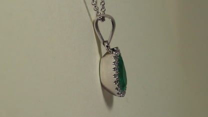 Dije cluster oro blanco con esmeralda y diamante naturales  - DOB031