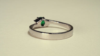 White gold ring with emerald and natural diamonds - ANB018