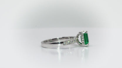 Anillo oro blanco con esmeralda y diamantes naturales - ANB074