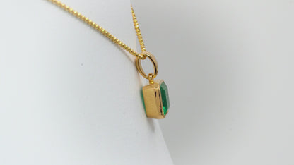 Dije oro amarillo con esmeralda natural - DOA160