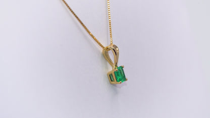 Dije oro amarillo con esmeralda natural - DOA175
