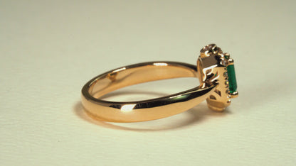 Yellow gold cluster ring with emerald and natural diamonds - ANA080