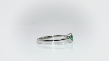 Anillo solitario oro blanco con esmeralda natural - ANB071