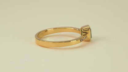 Anillo oro amarillo con esmeralda y diamantes naturales - ANA017