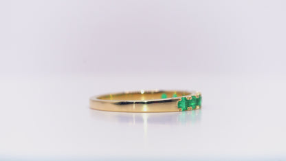 Anillo cintillo oro amarillo con esmeraldas naturales  - ANA180