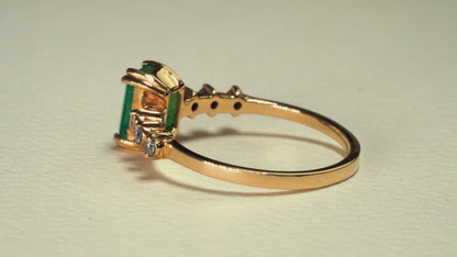 Anillo oro amarillo con esmeralda y diamantes naturales - ANA074