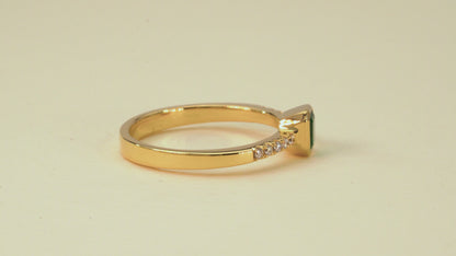 Anillo oro amarillo con esmeralda y diamantes naturales - ANA023