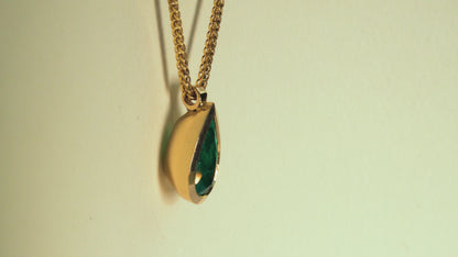 Dije con cadena oro amarillo con esmeralda natural - DOA041