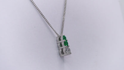 Dije con cadena oro blanco con esmeraldas y diamantes naturales - DOB064