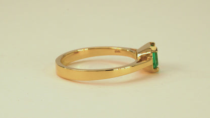 Anillo solitario oro amarillo con esmeralda - ANA107