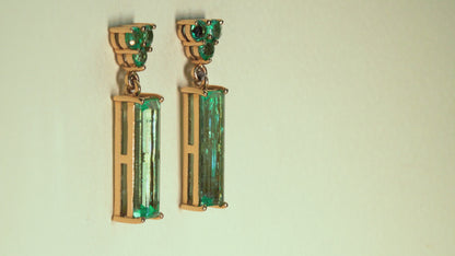 Aretes colgantes oro amarillo con esmeraldas naturales - ARA048