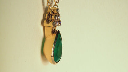 Dije con cadena oro amarillo con esmeralda y diamantes naturales - DOA073