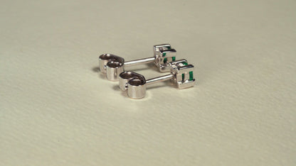 White gold polka dot earrings with natural emerald - ARB029
