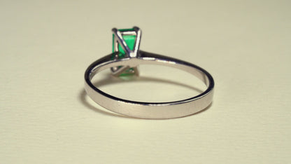 Anillo solitario oro blanco con esmeralda - ANB028