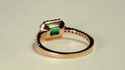 Yellow gold cluster ring with emerald and natural diamonds - ANA033