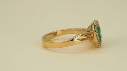 Yellow gold cluster ring with emerald and natural diamonds - ANA046