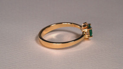 Anillo oro amarillo con esmeralda y diamantes naturales - ANA104