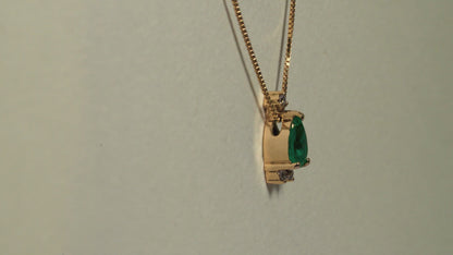 Dije con cadena oro amarillo con esmeralda y diamantes naturales - DOA089