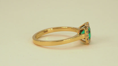 Yellow gold cluster ring with emerald and natural diamonds - ANA155