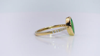 Anillo oro amarillo con esmeralda natural  y diamantes naturales - ANA184
