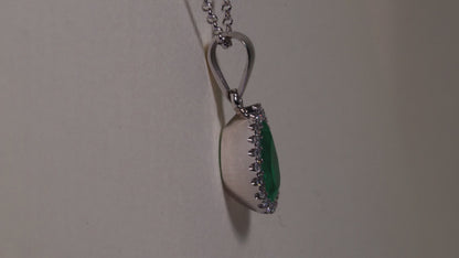 Dije cluster oro blanco con esmeralda y diamante naturales  - DOB031