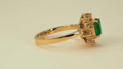 Anillo marquesa oro amarillo con esmeralda y diamantes naturales - ANA108