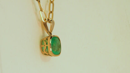 Dije oro amarillo con esmeralda natural - DOA087