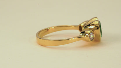 Anillo oro amarillo con esmeralda y diamante naturales - ANA057
