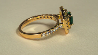 Anillo marquesa oro amarillo con esmeralda y doble halo de diamantes naturales - ANA138