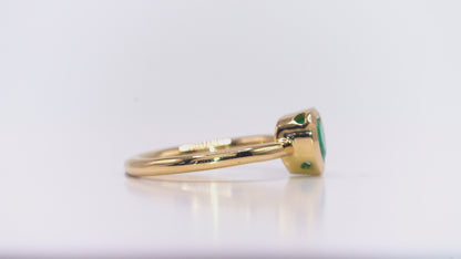 Anillo oro amarillo con esmeralda natural  - ANA179