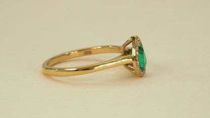 Yellow gold cluster ring with emerald and natural diamonds - ANA157